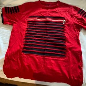 Men’s Ripped tee with front zipper.